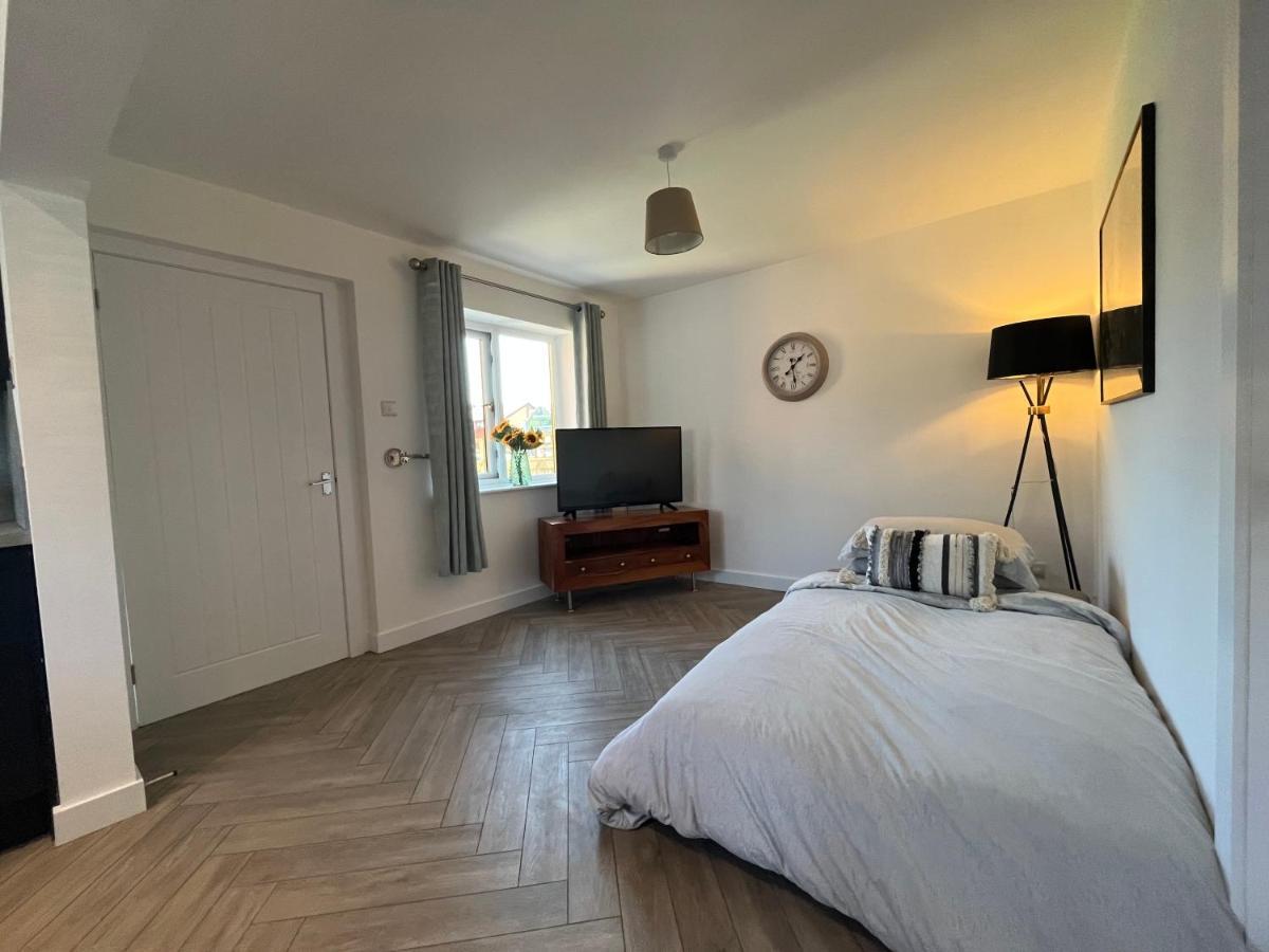 Contemporary 1 Bedroom Apartment Normanton  Dış mekan fotoğraf