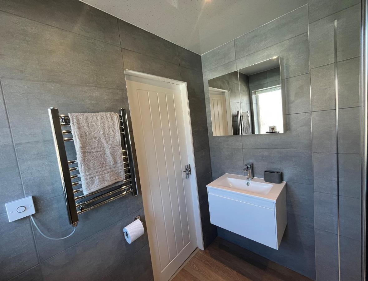 Contemporary 1 Bedroom Apartment Normanton  Dış mekan fotoğraf
